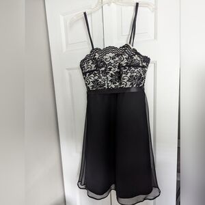 Da Vinci Bridesmaid Black Lace Dress w Adjustable Straps Size 10